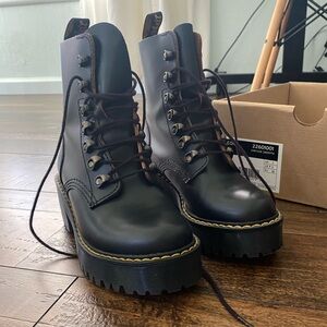 Dr. Martens Leona Boots